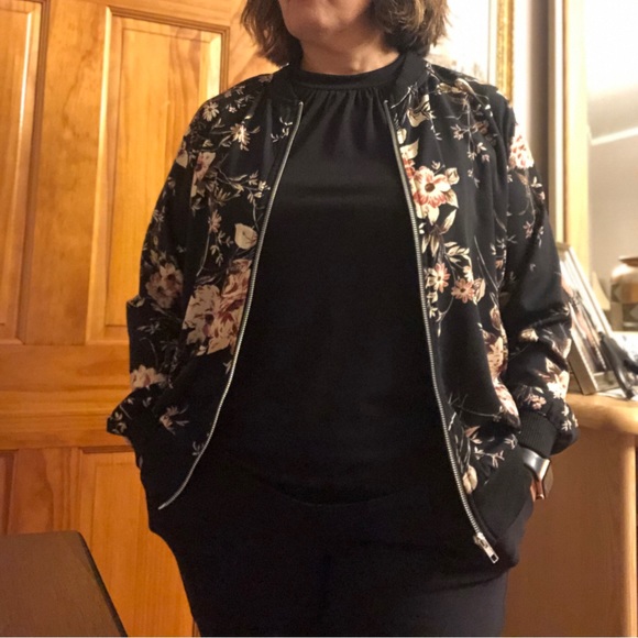 Fabulous Floral Bomber Jacket Sz M - Picture 9 of 9